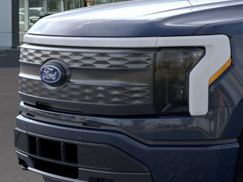 2025 Ford F-150 Lightning Lariat photo 16