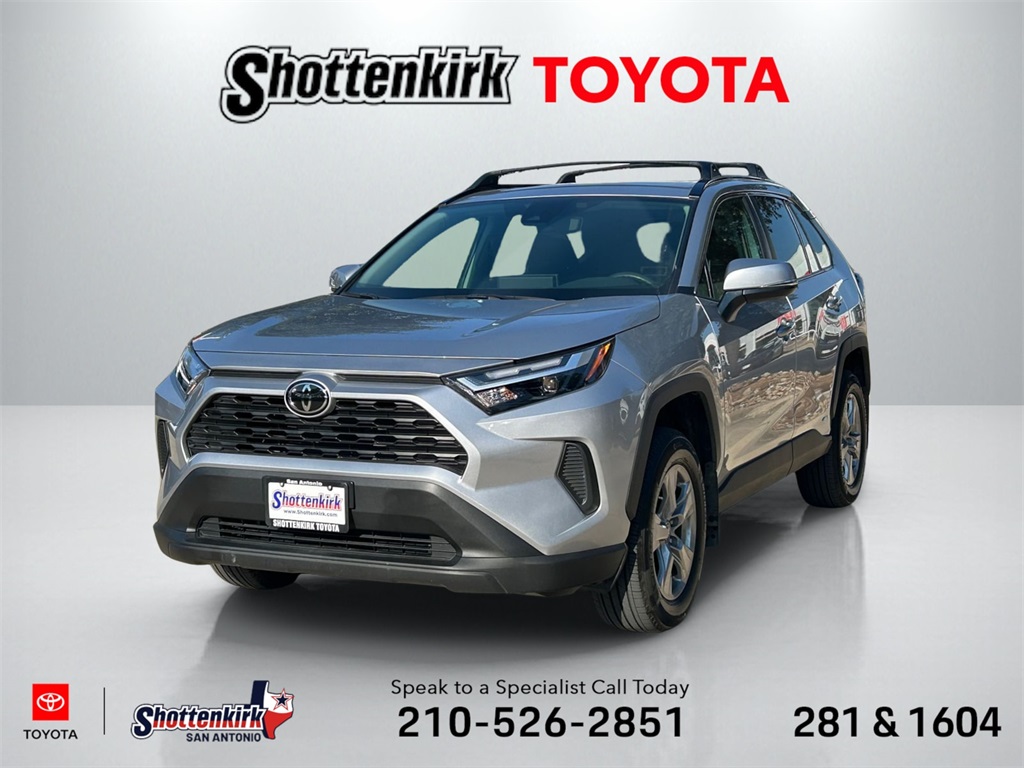 2025 Toyota RAV4 XLE's photo