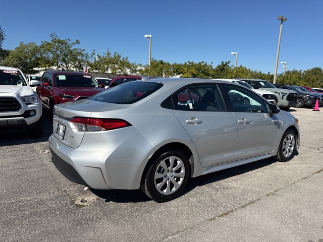 2025 Toyota Corolla LE photo 3