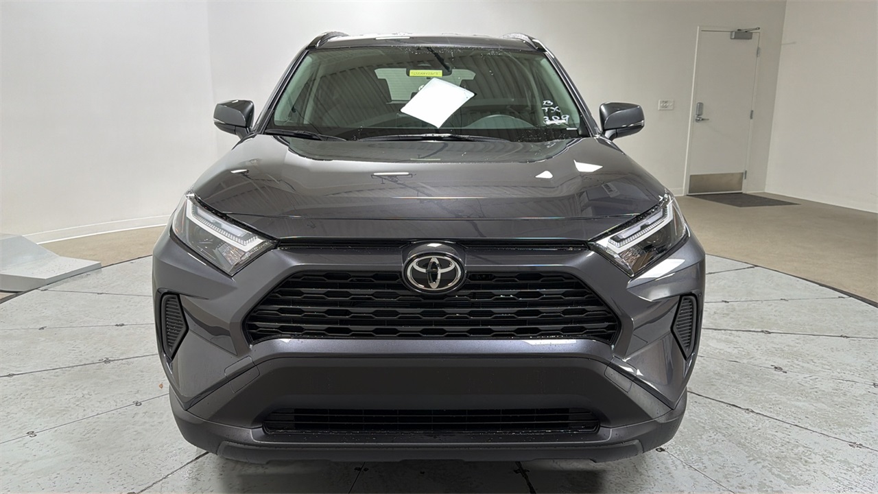 2025 Toyota RAV4 Hybrid XLE photo 2