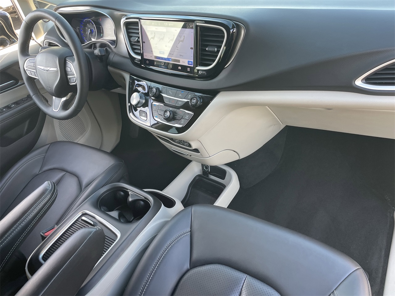 used 2024 Chrysler Pacifica car, priced at $23,993
