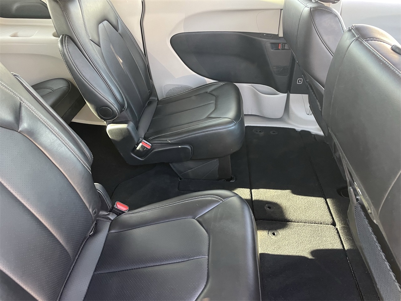 used 2024 Chrysler Pacifica car, priced at $23,993