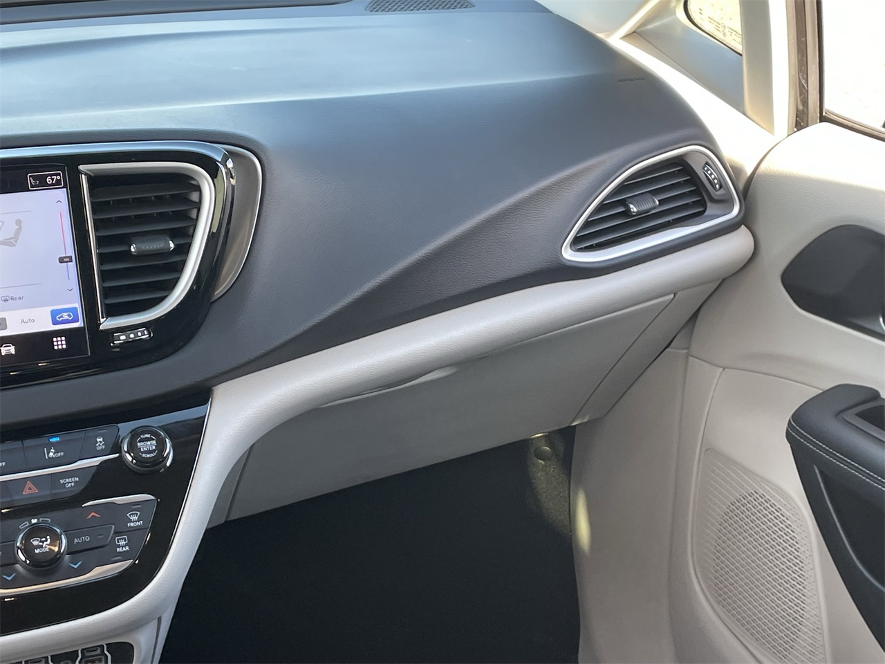 used 2024 Chrysler Pacifica car, priced at $23,993