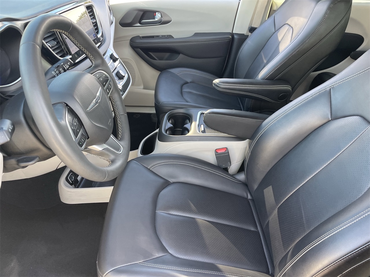 used 2024 Chrysler Pacifica car, priced at $23,993