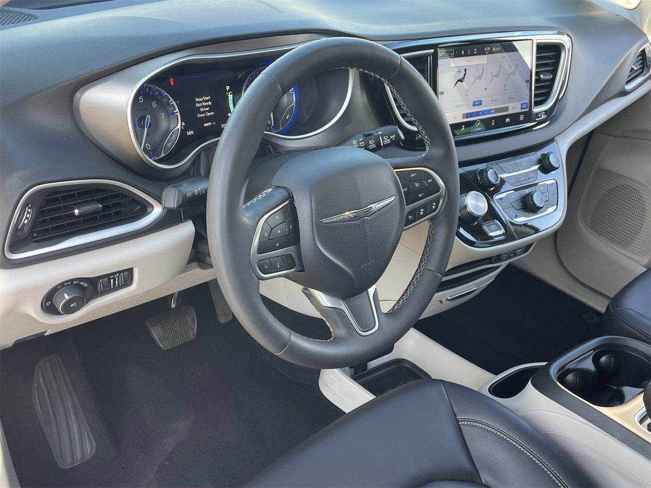 used 2024 Chrysler Pacifica car, priced at $23,993