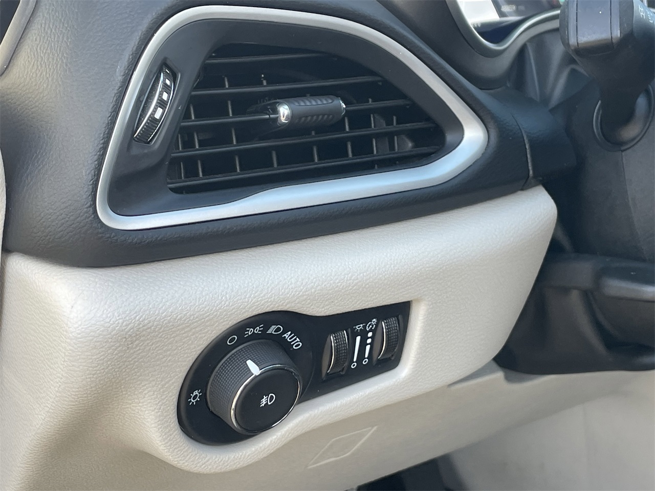 used 2024 Chrysler Pacifica car, priced at $23,993