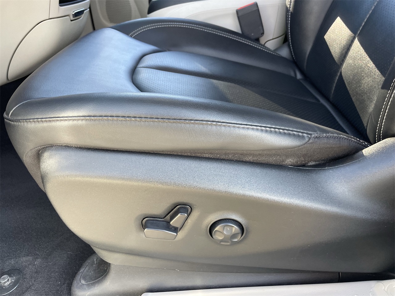 used 2024 Chrysler Pacifica car, priced at $23,993