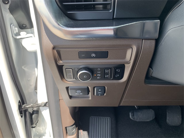 2025 Star White Metallic Tri-Coat Ford F-150 King Ranch 4X4 Truck