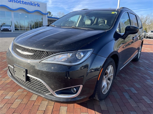 2017 Chrysler Pacifica Touring L's photo