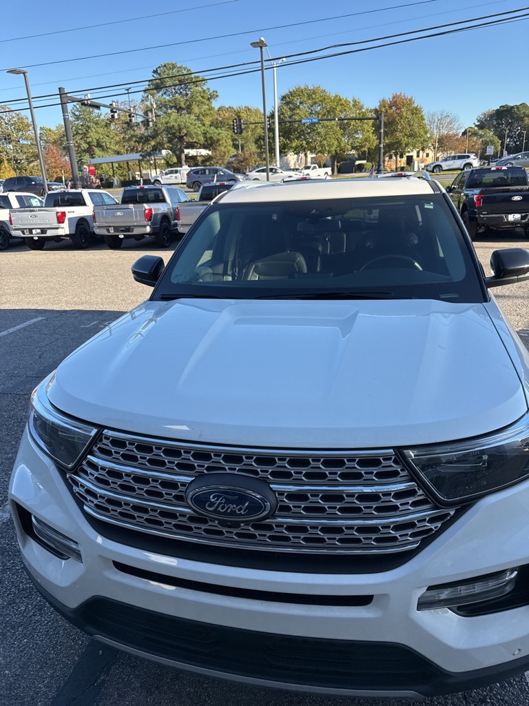 2022 Ford Explorer Limited's photo