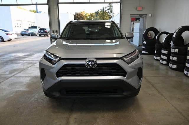 2025 Toyota RAV4 Hybrid XLE photo 2