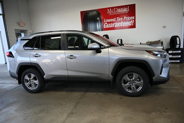 2025 Toyota RAV4 Hybrid XLE photo 4
