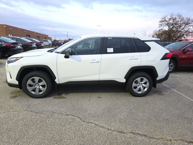 2025 Toyota RAV4 LE photo 4
