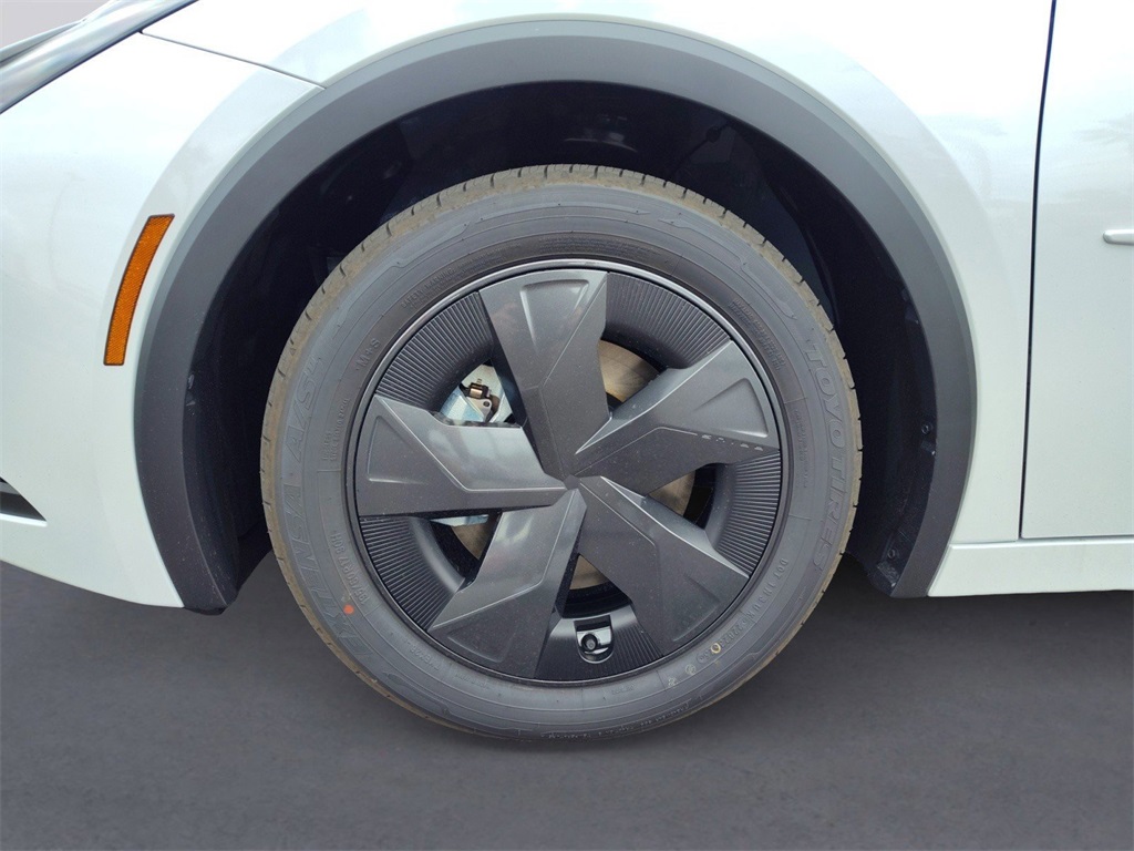 2026 Toyota Prius Plug-in Hybrid SE photo 4