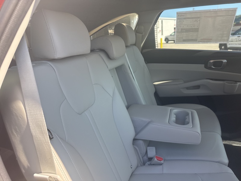 2025 Kia Sorento S photo 12