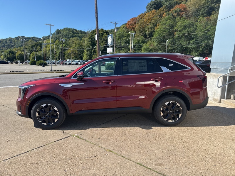2025 Kia Sorento S photo 3