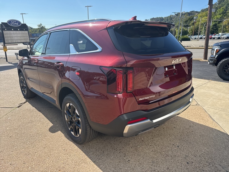 2025 Kia Sorento S photo 4