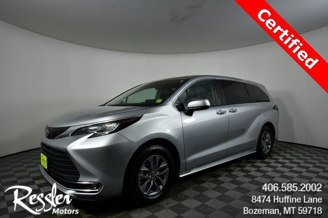 2021 Toyota Sienna XLE's photo