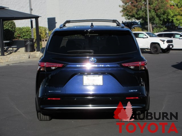 2025 Toyota Sienna Limited photo 3