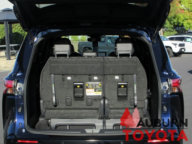 2025 Toyota Sienna Limited photo 4