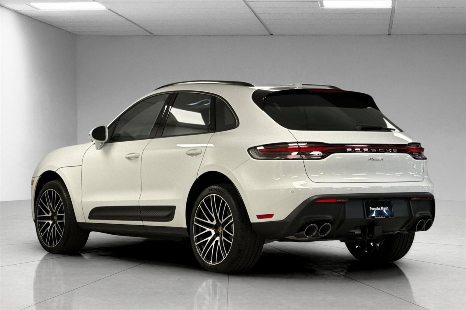 2025 Porsche Macan T photo 3