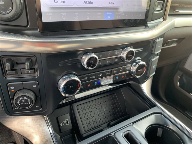 2025 Star White Metallic Tri-Coat Ford F-150 King Ranch 4X4 Truck