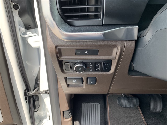 2025 Star White Metallic Tri-Coat Ford F-150 King Ranch 4X4 Truck