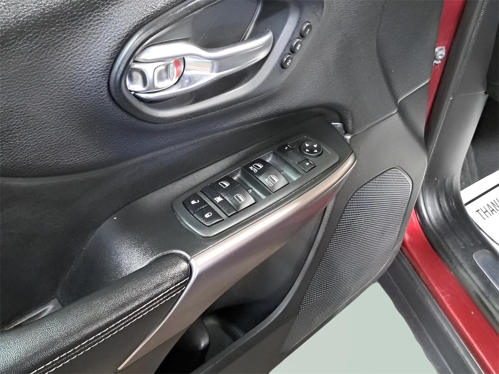 2019 Jeep Cherokee Limited photo 4