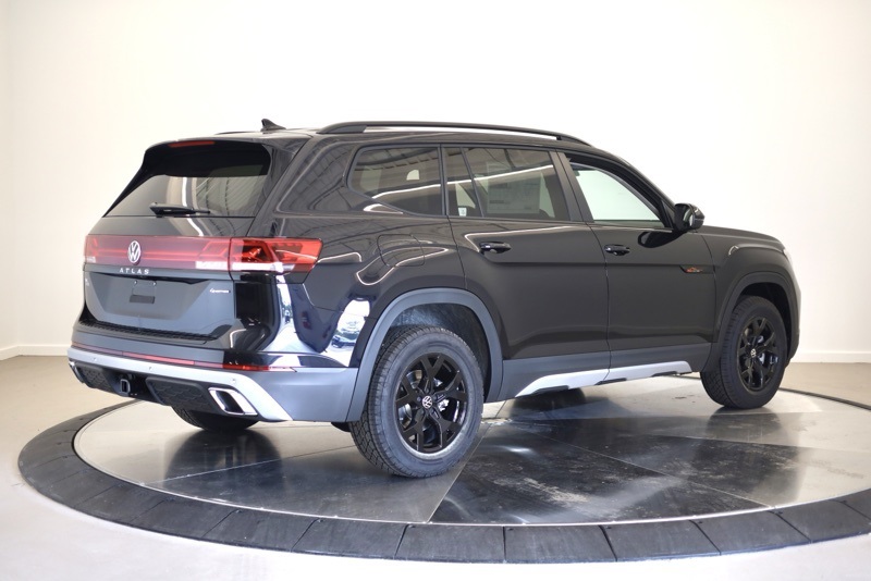 2026 Volkswagen Atlas Peak Edition SE photo 3