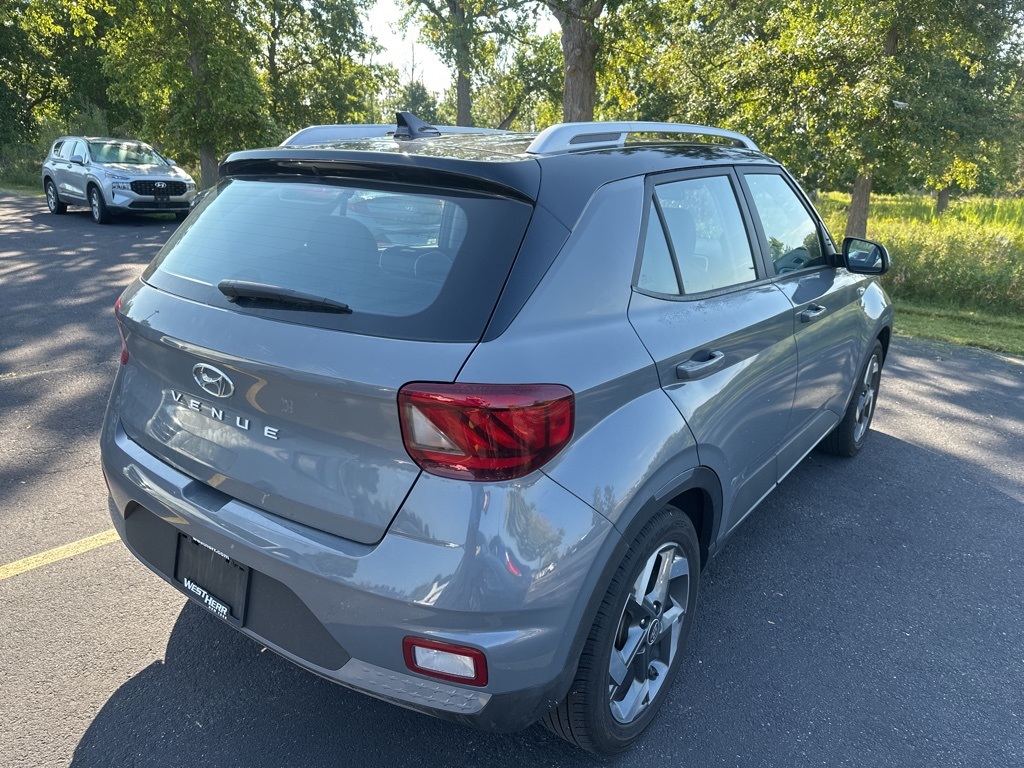 2022 Hyundai Venue SEL Limited photo 3