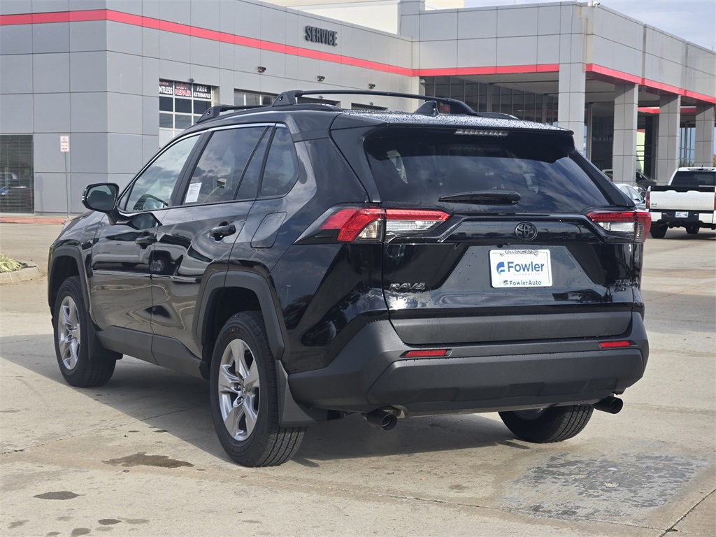 2025 Toyota RAV4 XLE photo 2