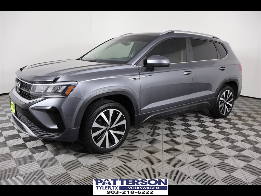 2023 Volkswagen Taos SE's photo