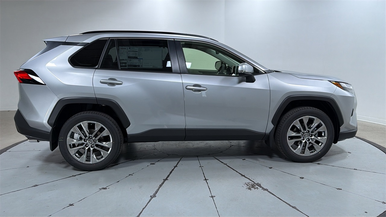 2025 Toyota RAV4 XLE Premium photo 3