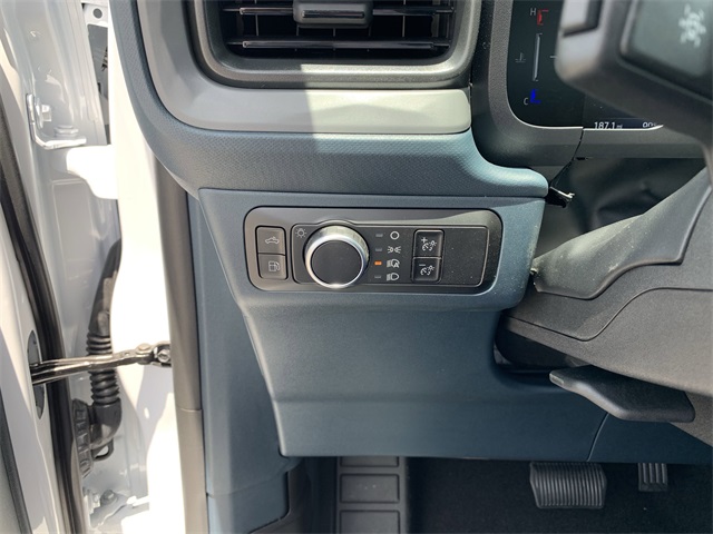 2025 Oxford White Ford Maverick XL AWD Truck