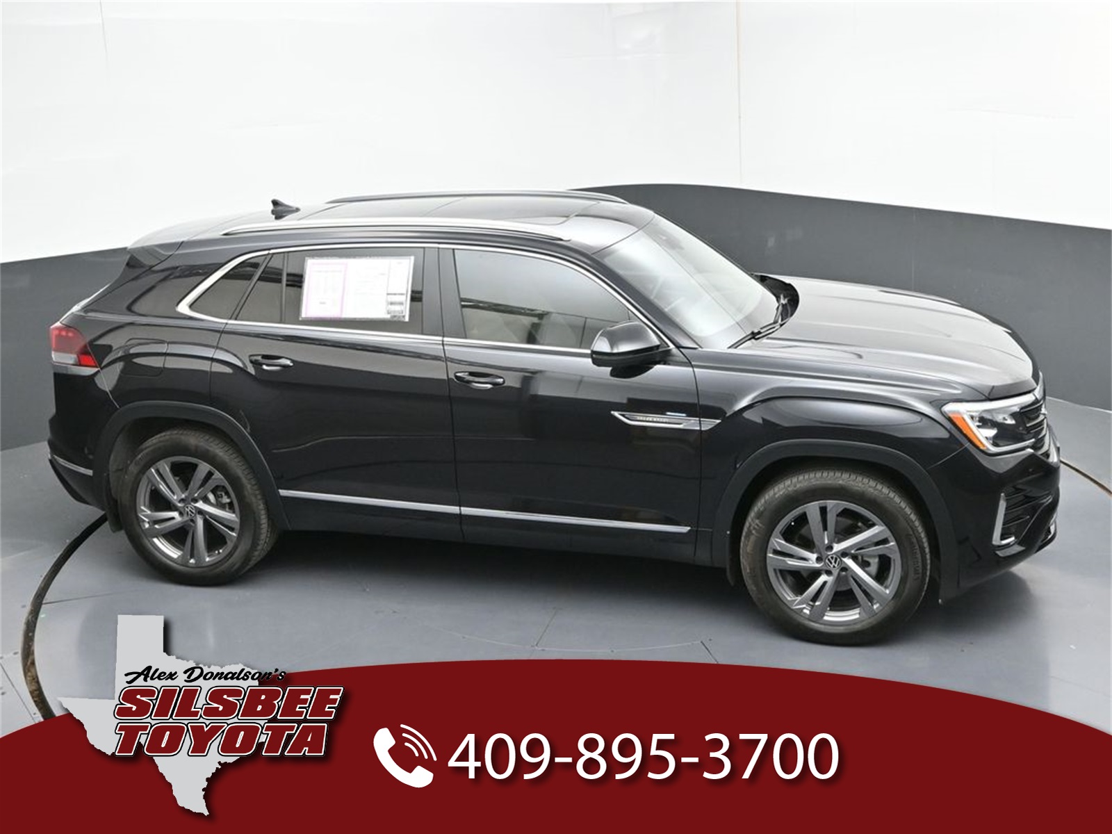 2024 Volkswagen Atlas Cross Sport SEL R-LINE's photo