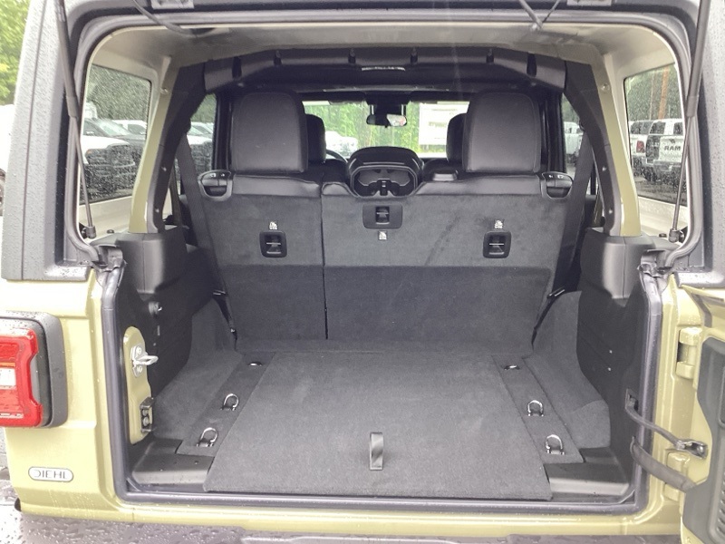 2025 Jeep Wrangler Rubicon photo 12