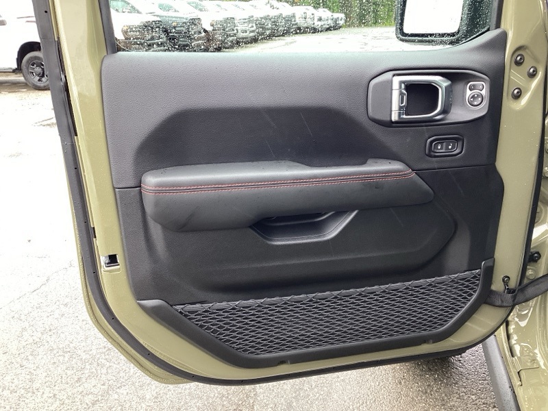 2025 Jeep Wrangler Rubicon photo 18