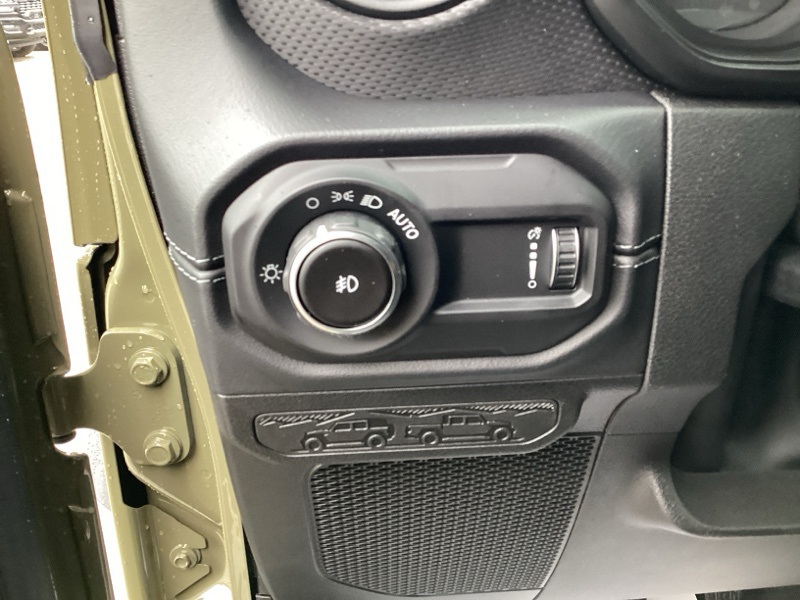 2025 Jeep Wrangler Rubicon photo 24