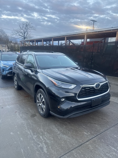 2023 Toyota Highlander XLE's photo