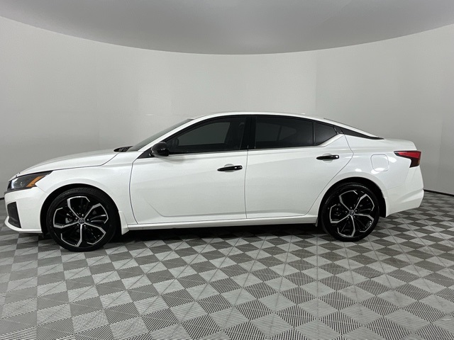 2024 Nissan Altima 2.5 SR photo 10