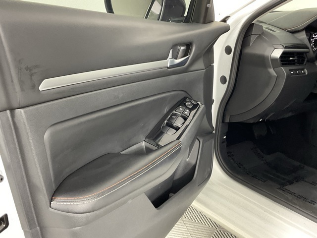2024 Nissan Altima 2.5 SR photo 13