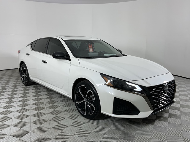 2024 Nissan Altima 2.5 SR photo 3
