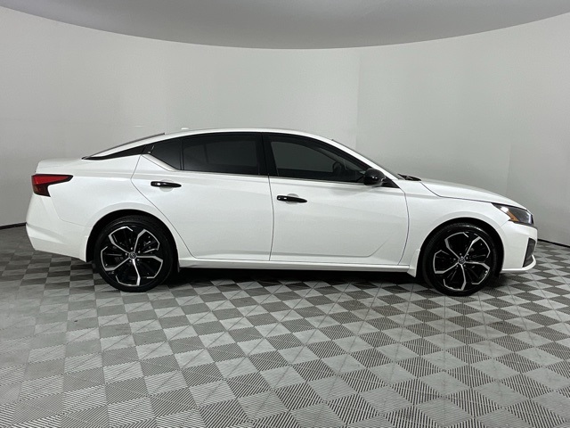 2024 Nissan Altima 2.5 SR photo 4