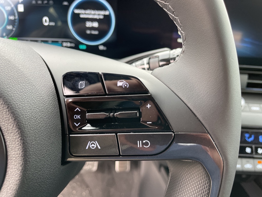 2025 Hyundai Elantra Hybrid SEL Sport photo 17