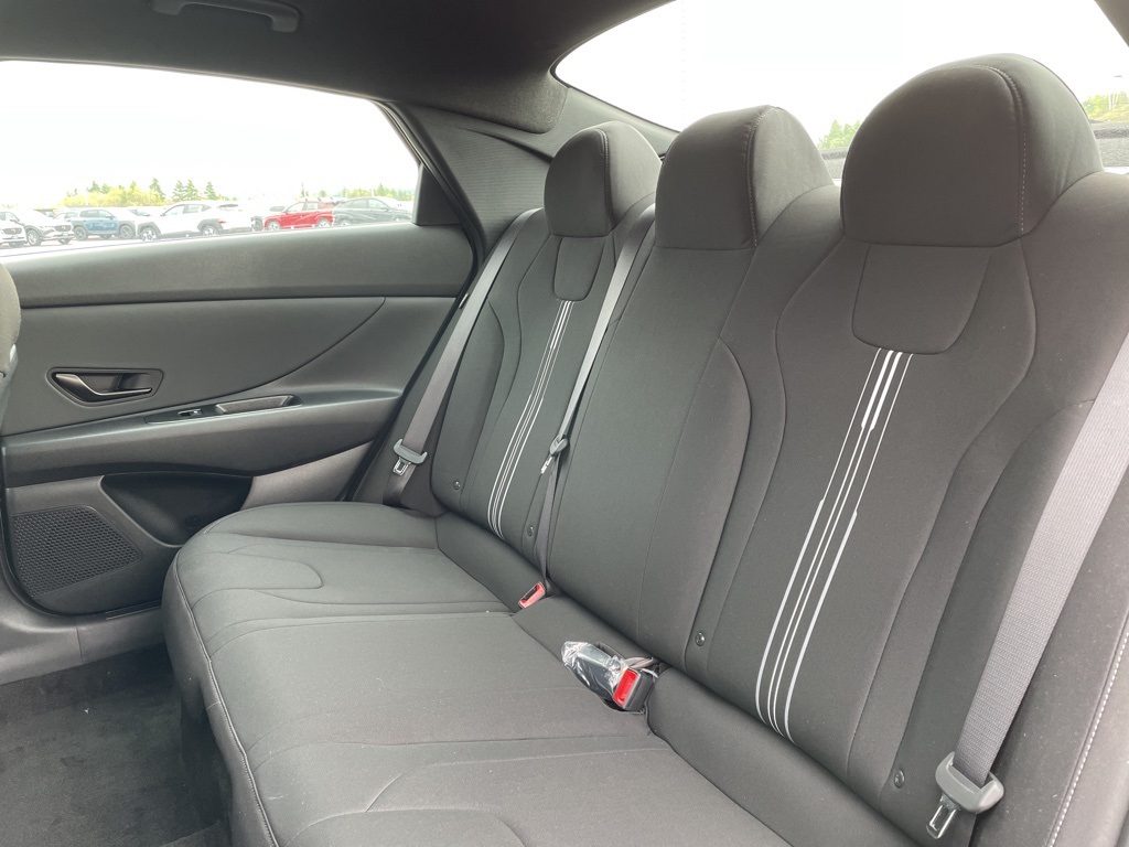 2025 Hyundai Elantra Hybrid SEL Sport photo 28