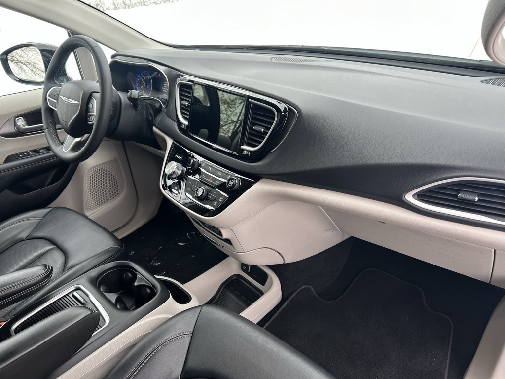 used 2024 Chrysler Pacifica car, priced at $28,455