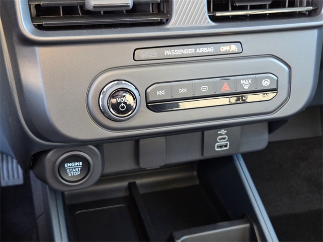 New 2025 Ford Maverick XLT 4D Crew Cab