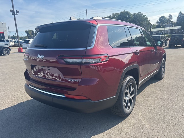 2025 Jeep Grand Cherokee Limited photo 3