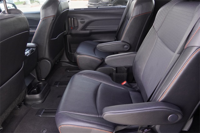 2023 Toyota Sienna XSE photo 12