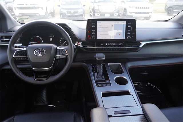 2023 Toyota Sienna XSE photo 13
